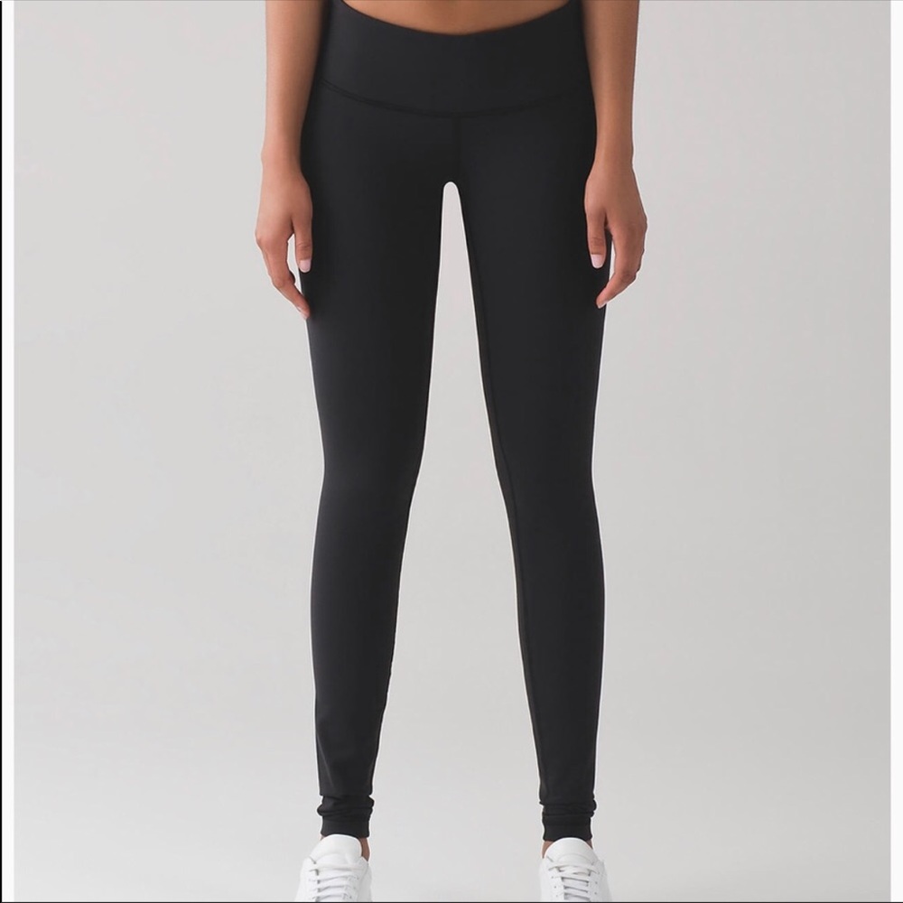 *SOLD* Black lululemon low rise leggings